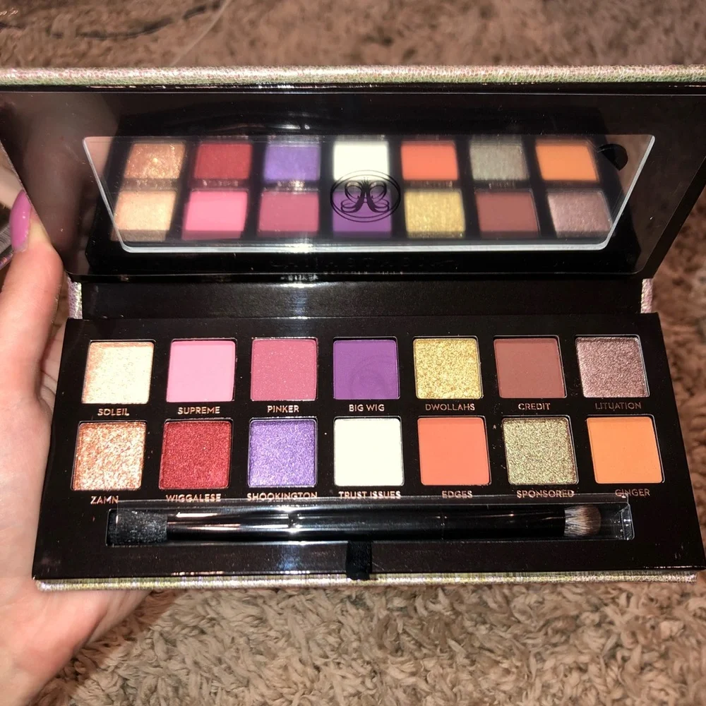 ANASTASIA BEVERLY HILLS MYSTERY BOX WORTH‎ $80!!